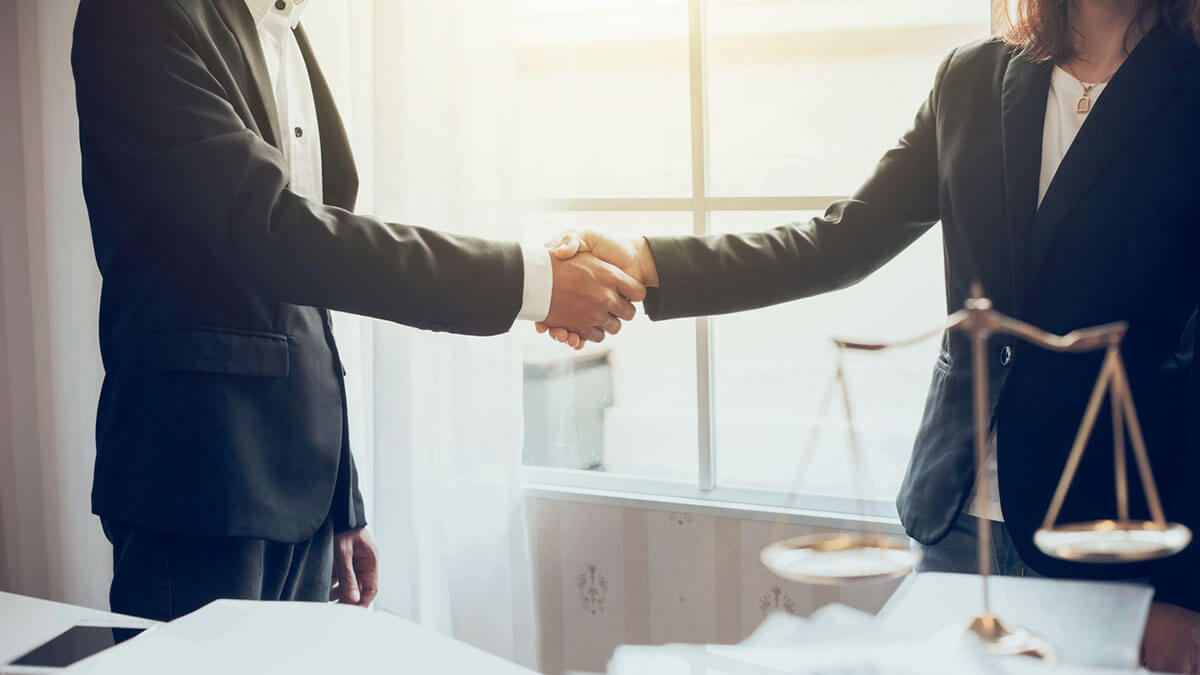 What is the difference between a lawyer and a solicitor?
