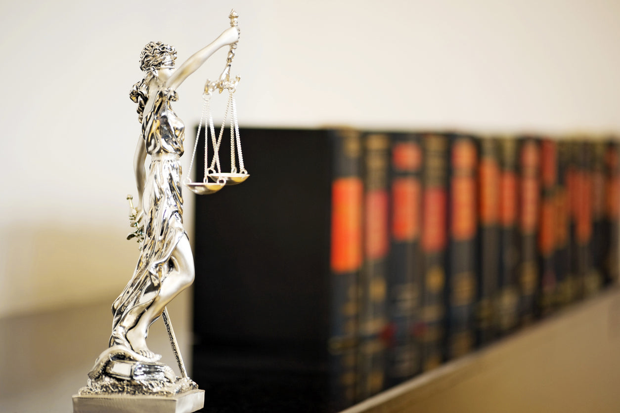 5 Best Law Books to Read: Advice For Lawyers