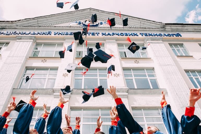 What to wear to your winter graduation