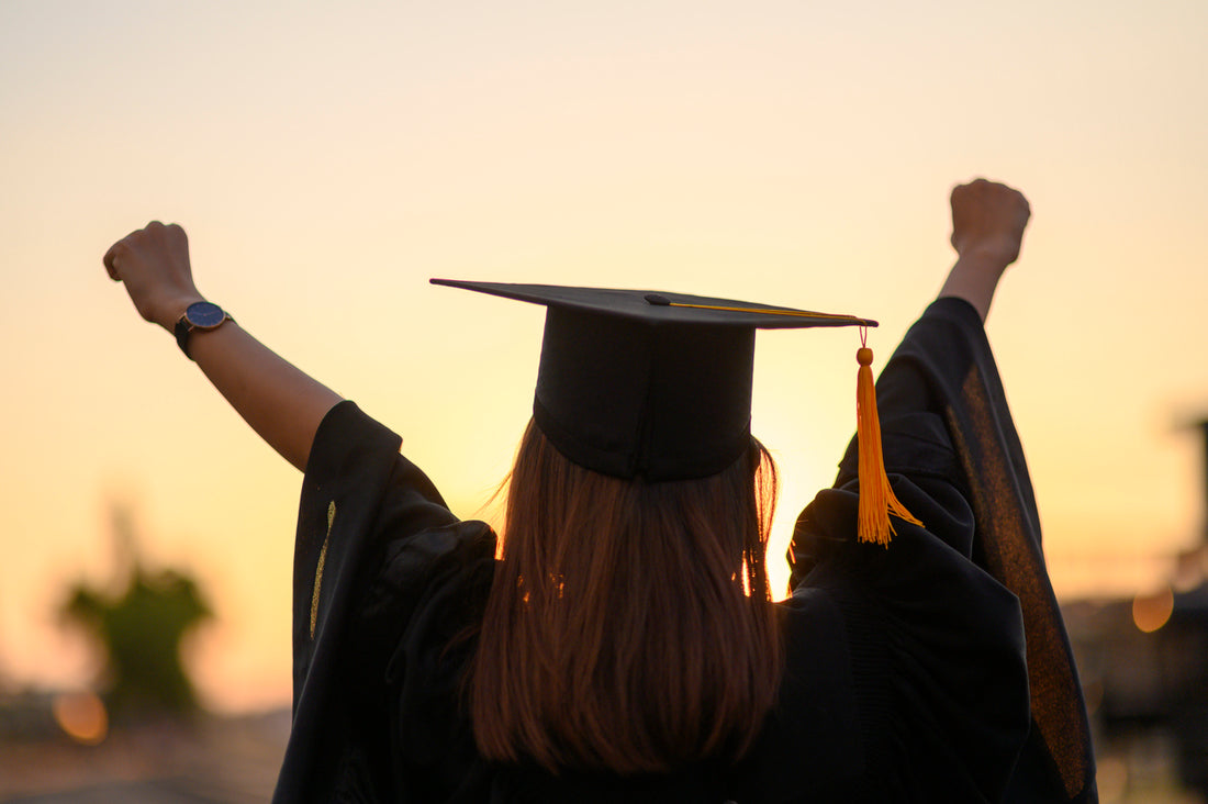 Graduation in Different Countries: What Outfits do Worldwide Students Wear