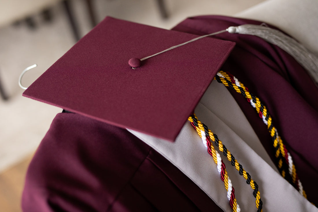 Styling Tips for Graduation Day: How to Wear Your Graduation Cap and Gown with Confidence 