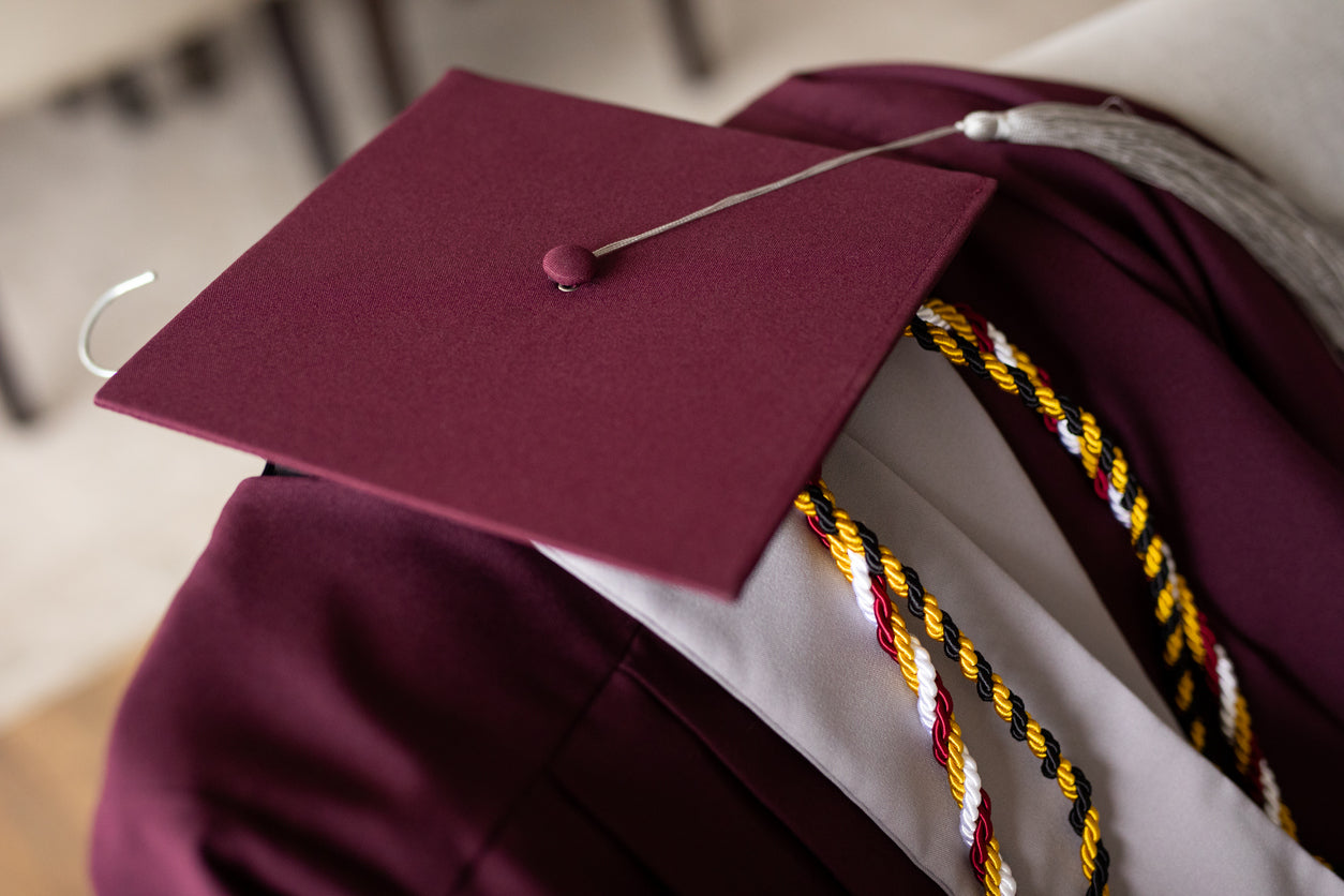 Styling Tips for Graduation Day: How to Wear Your Graduation Cap and Gown with Confidence 