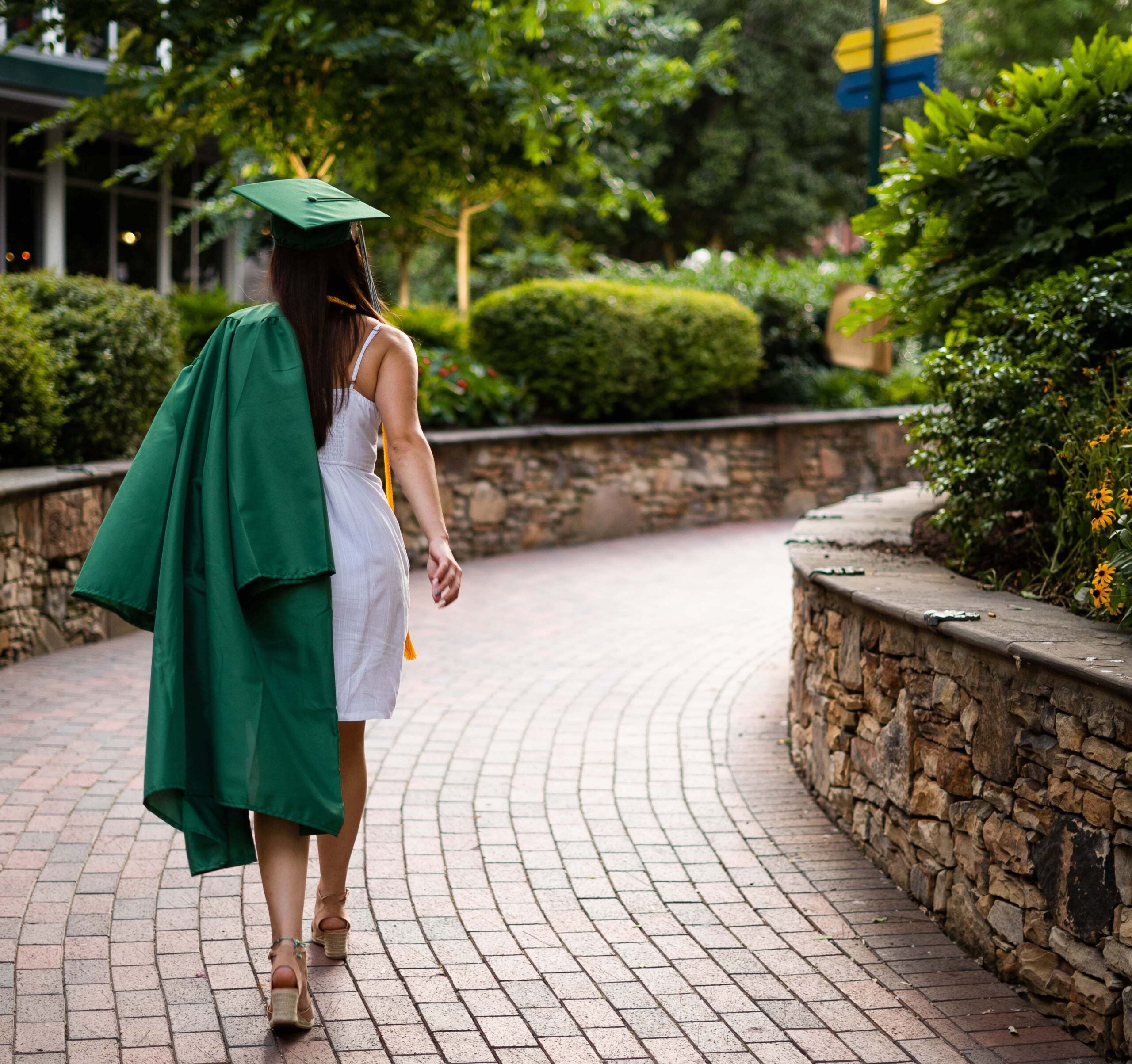 Graduation Dress for Women: How to Choose a Suitable One?
