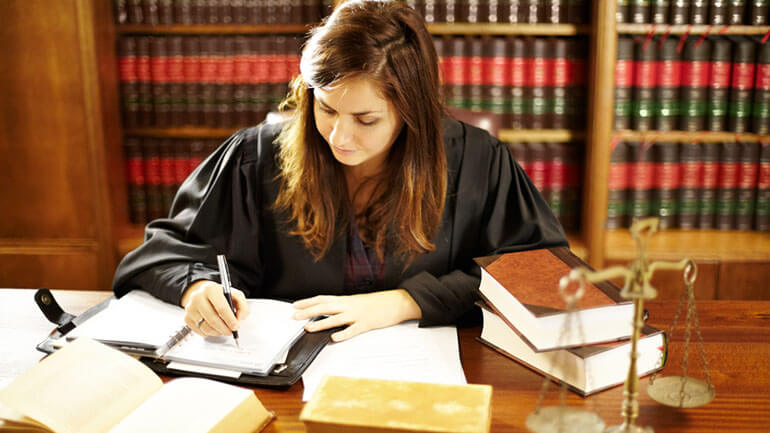 What is Mooting? A guide for law students