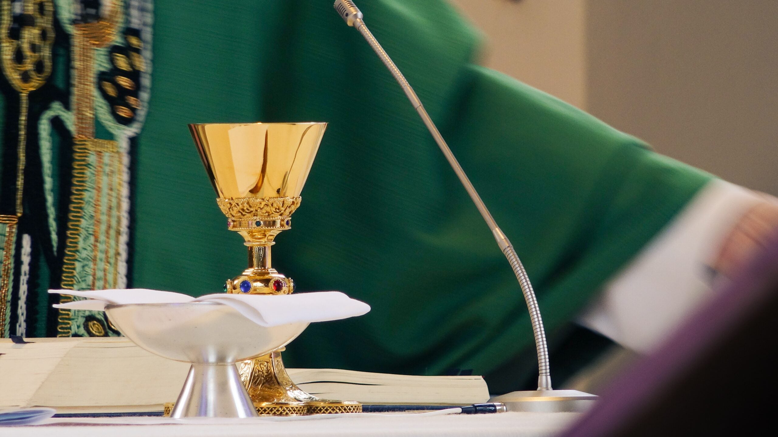 Male and Female Clergy Shirts: How to Choose a Clerical Shirt