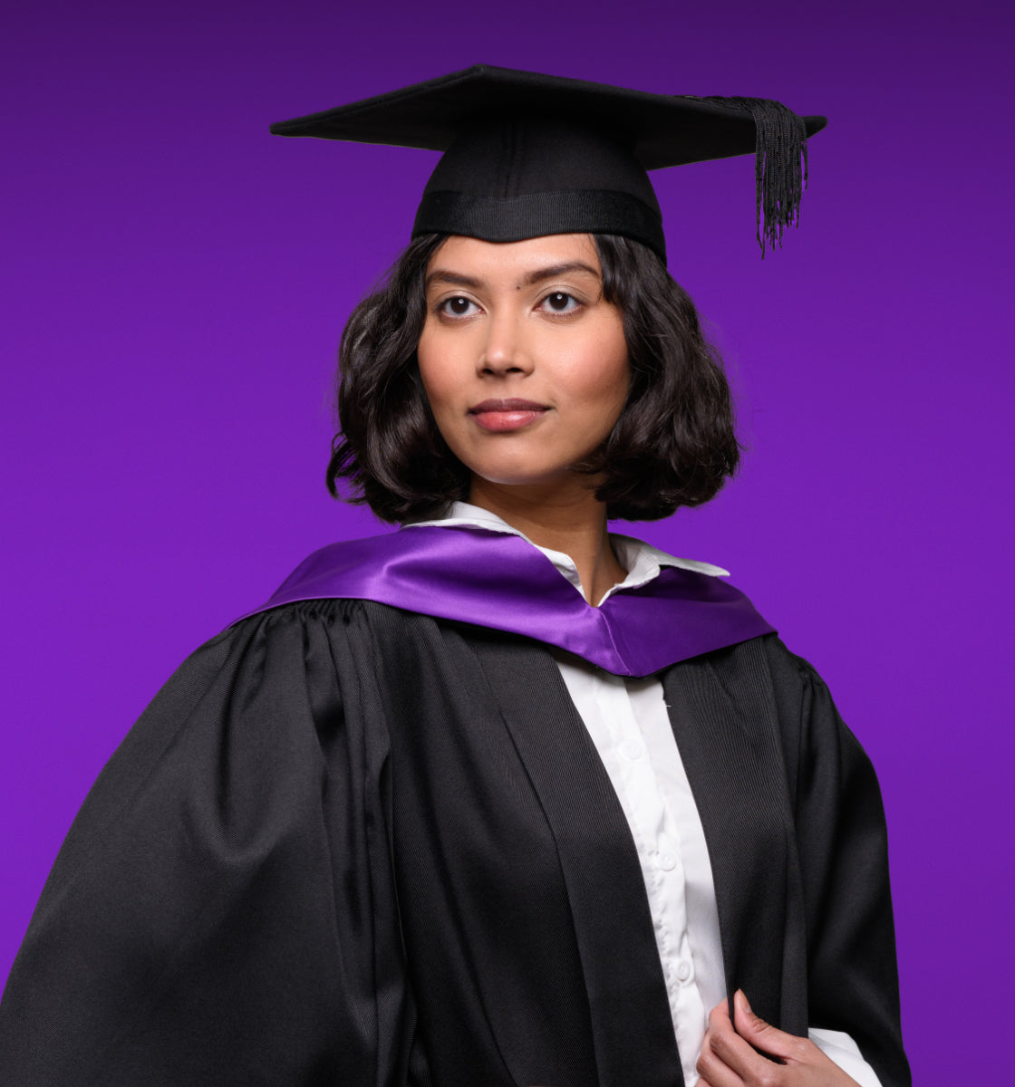 Hire your La Trobe University Bachelor Graduation Set – Churchill Gowns